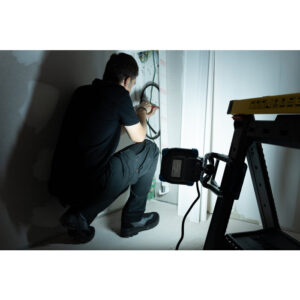 Photo d&rsquo;ambiance – Projecteur LED – Klip – Dhome – 40 W – 4000 lm – 5000 K – IP65 – À brancher (alt)